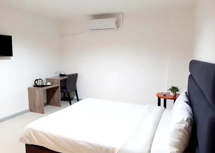 Hotel Anex Near Roxas Boulevard 3*