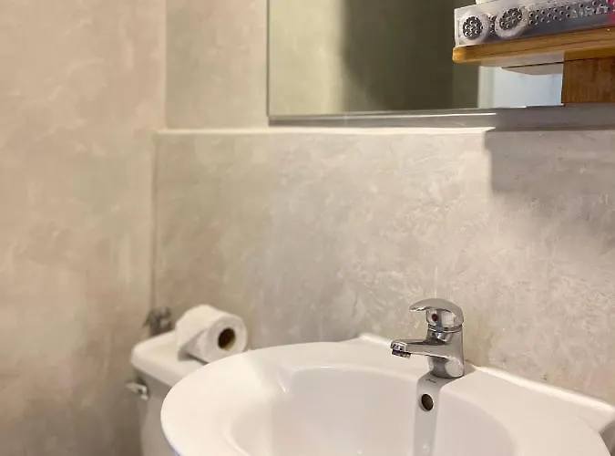Hotel Anex Near Roxas Boulevard 3*