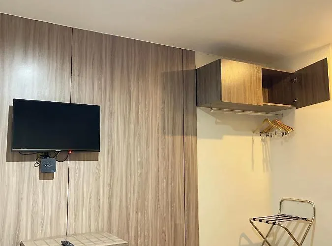 Hotel Anex Near Roxas Boulevard 3*